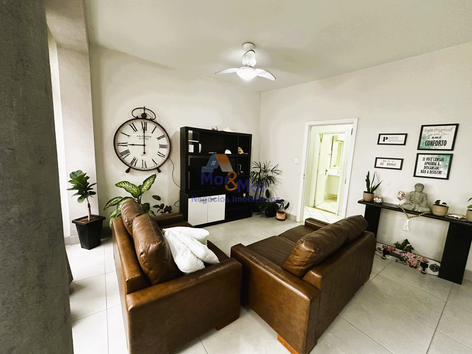 Apartamento na Praia das Pitangueiras, Guarujá - SP