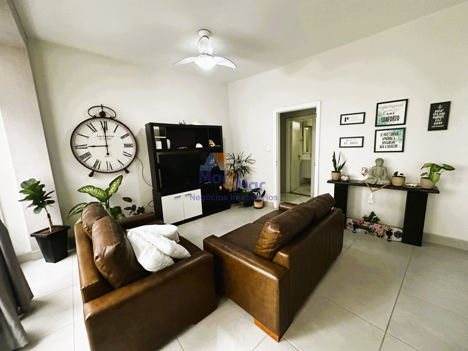 Apartamento na Praia das Pitangueiras, Guarujá - SP