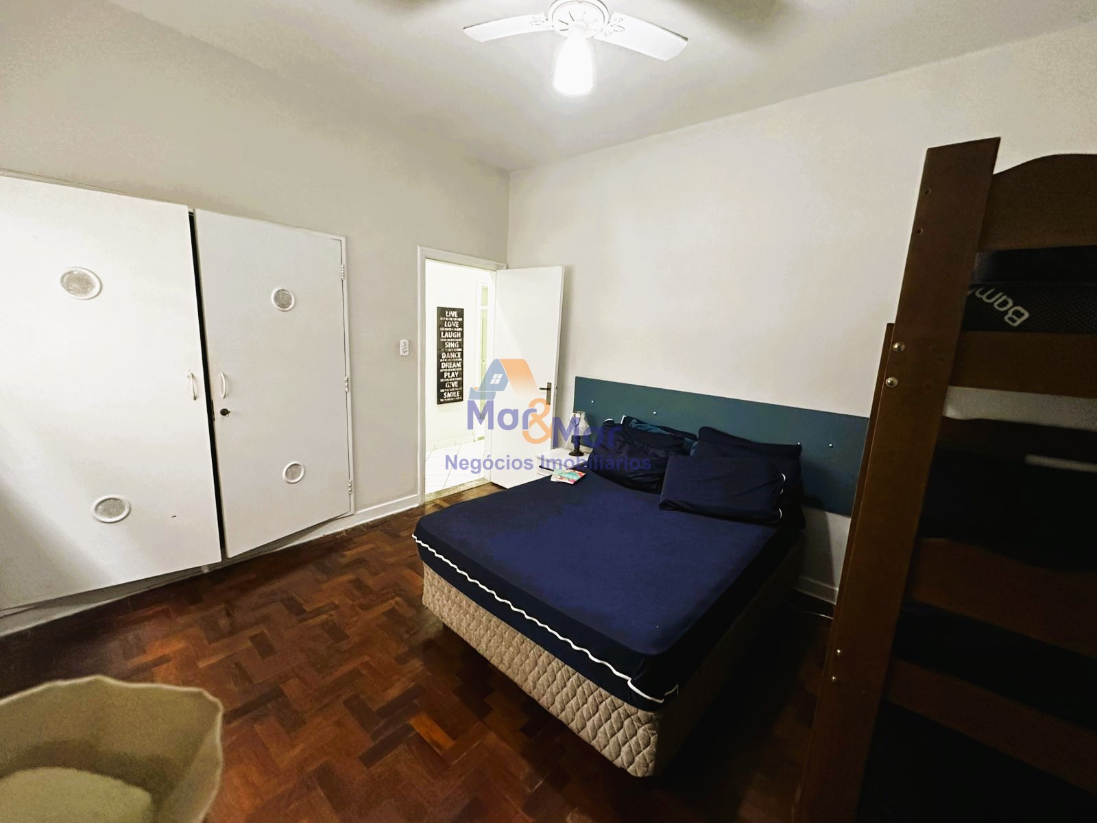 Apartamento na Praia das Pitangueiras, Guarujá - SP