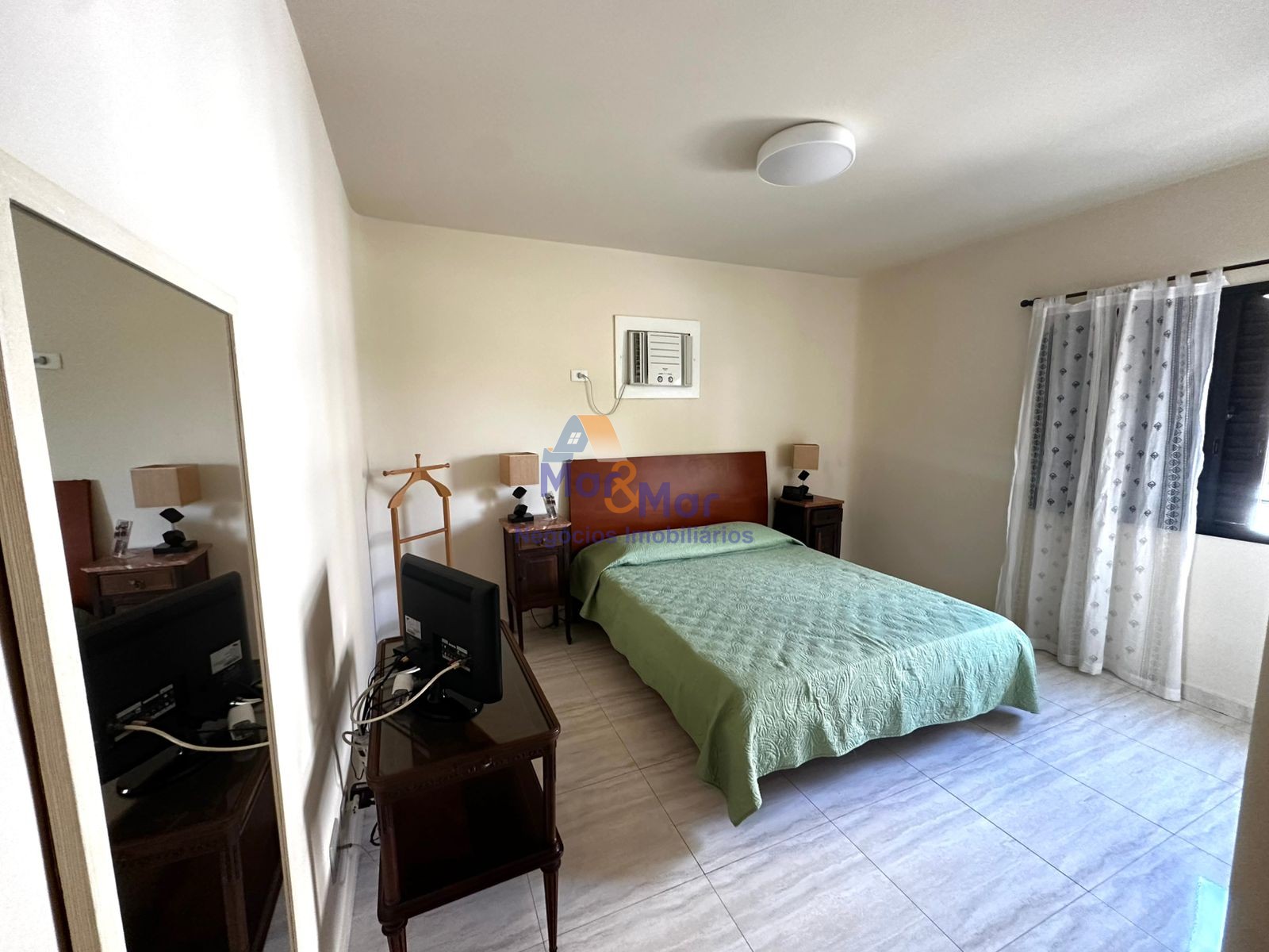 Apartamento na Praia da Enseada, Guarujá - SP