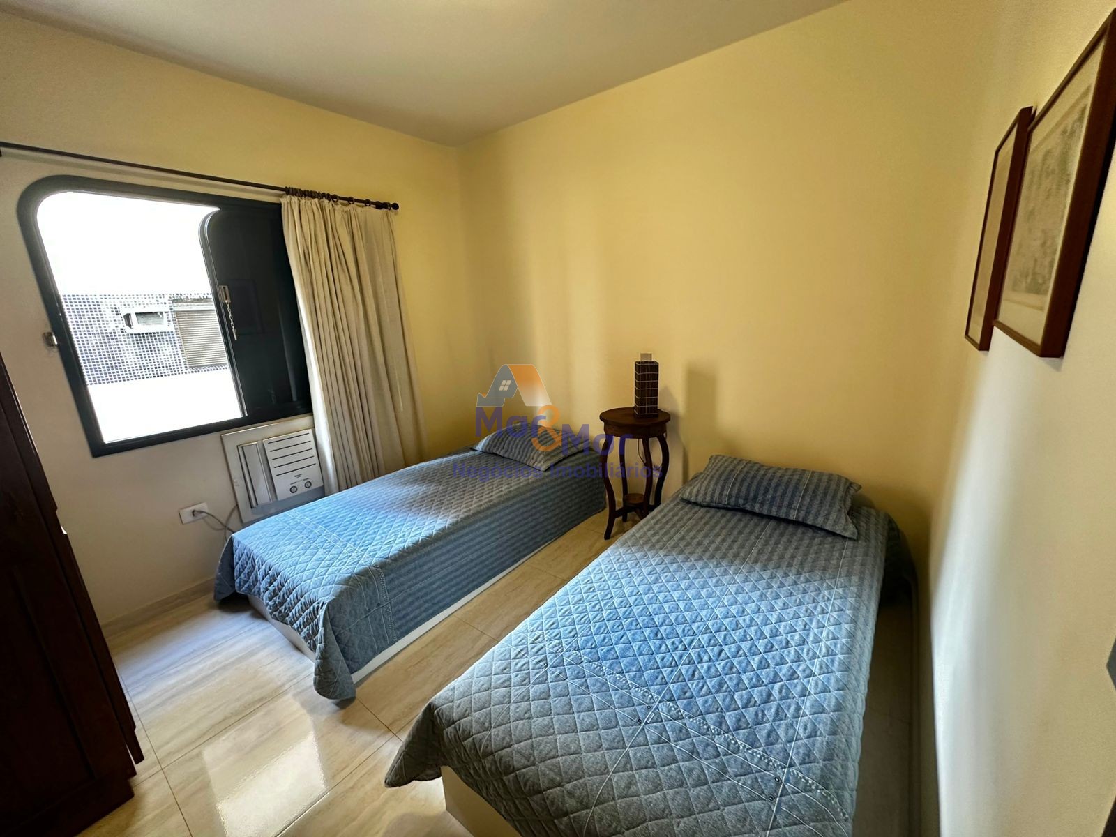 Apartamento na Praia da Enseada, Guarujá - SP