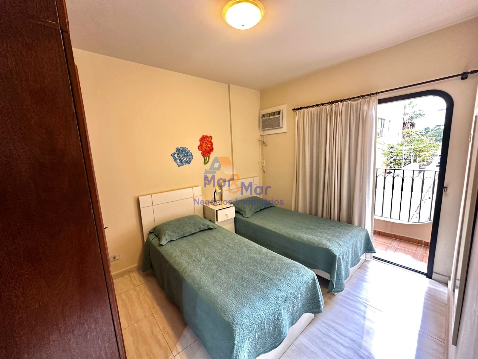 Apartamento na Praia da Enseada, Guarujá - SP