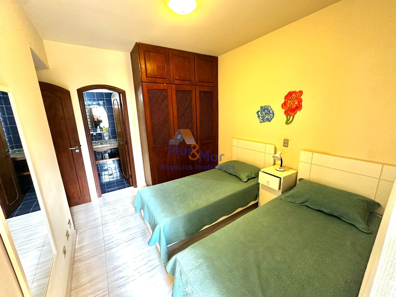 Apartamento na Praia da Enseada, Guarujá - SP
