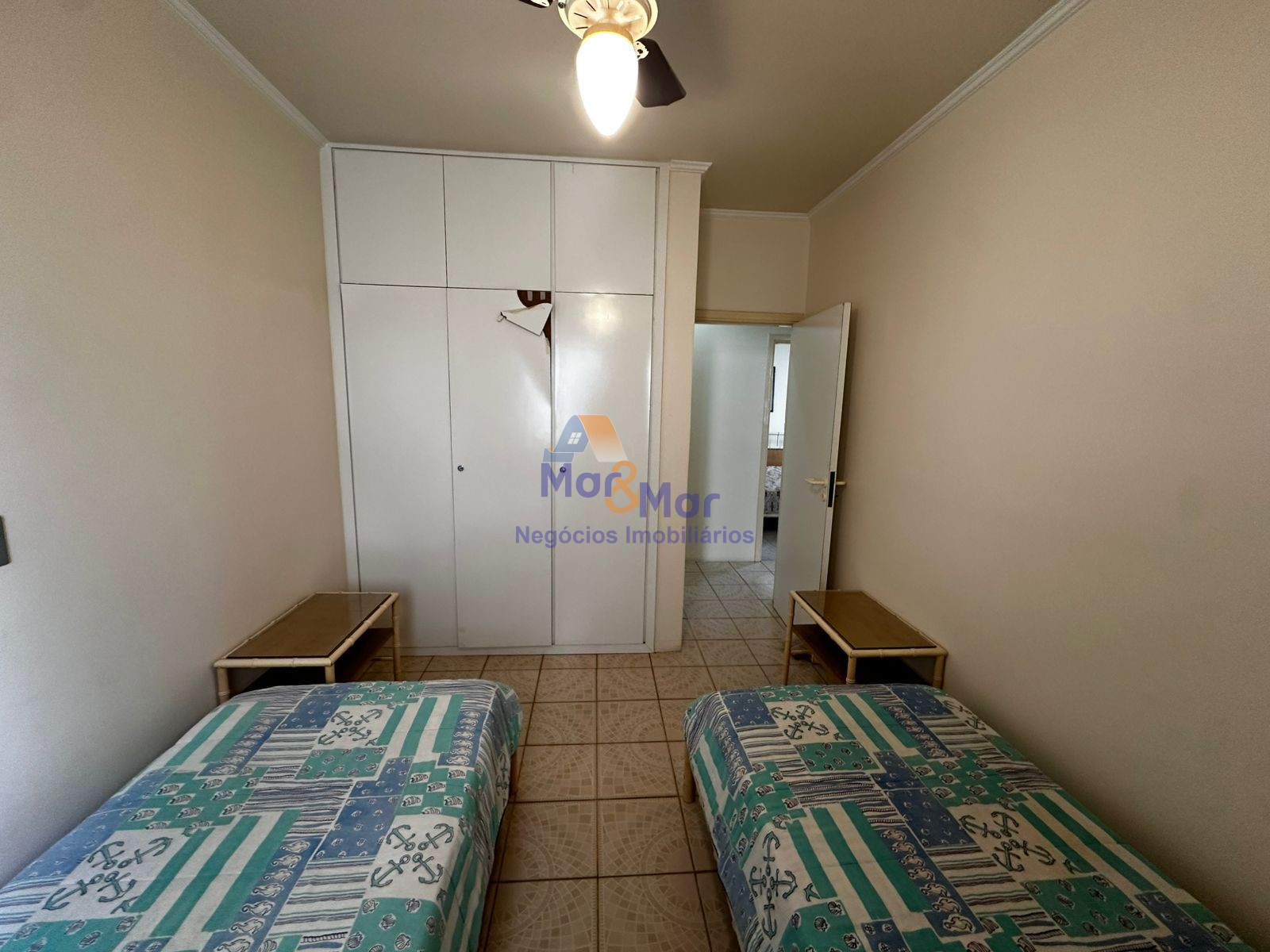 Apartamento na Praia das Pitangueiras, Guarujá - SP