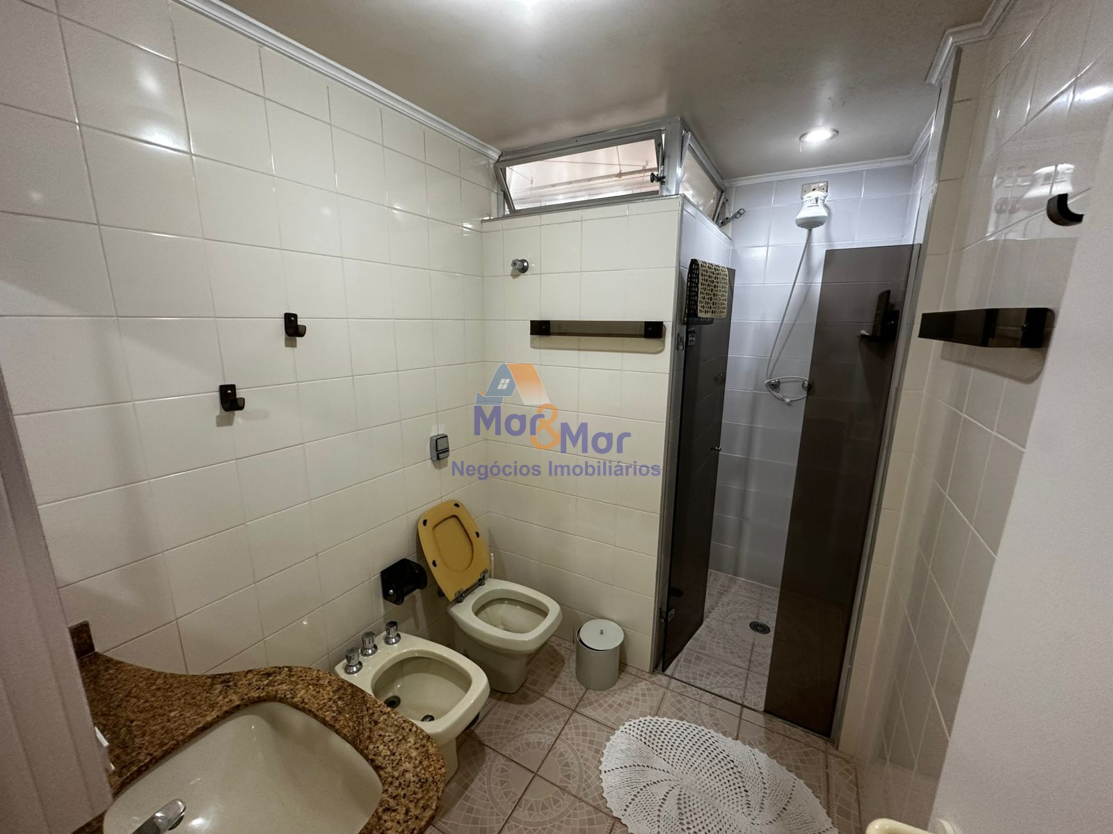 Apartamento na Praia das Pitangueiras, Guarujá - SP