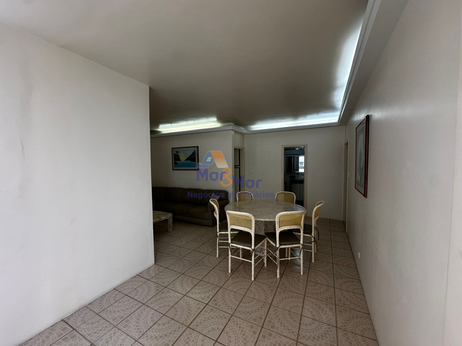 Apartamento na Praia das Pitangueiras, Guarujá - SP