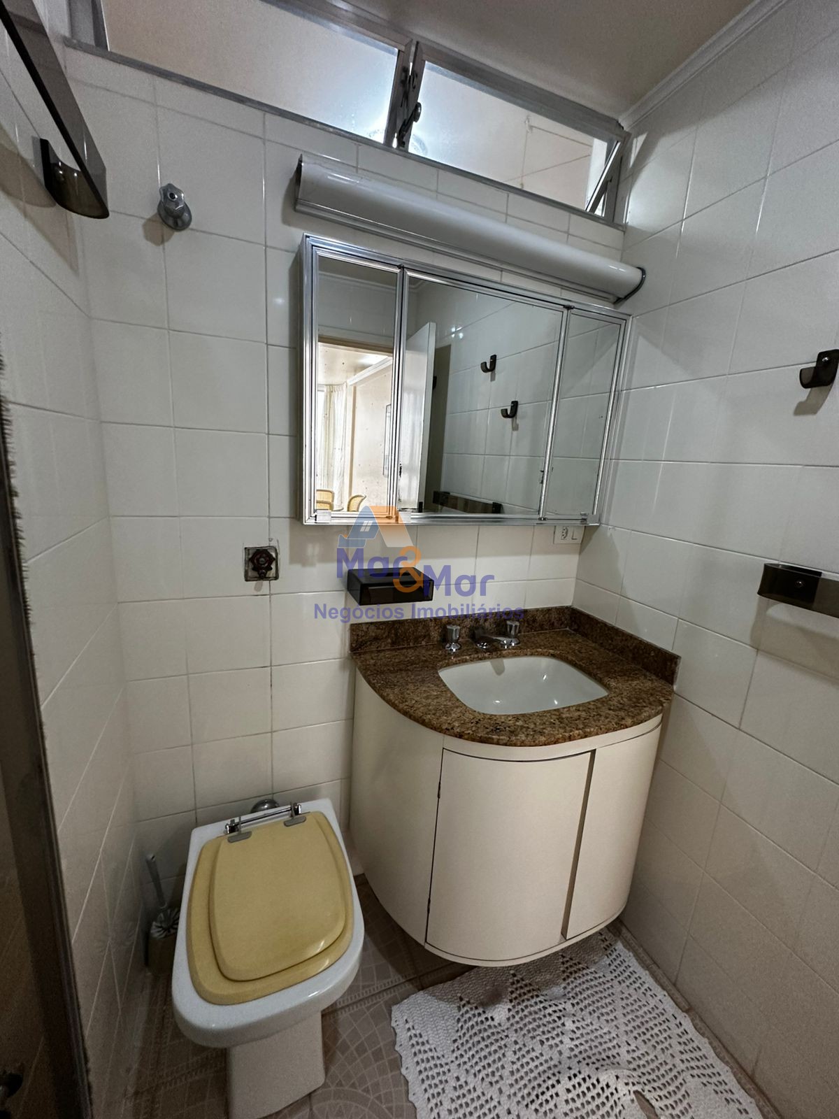 Apartamento na Praia das Pitangueiras, Guarujá - SP
