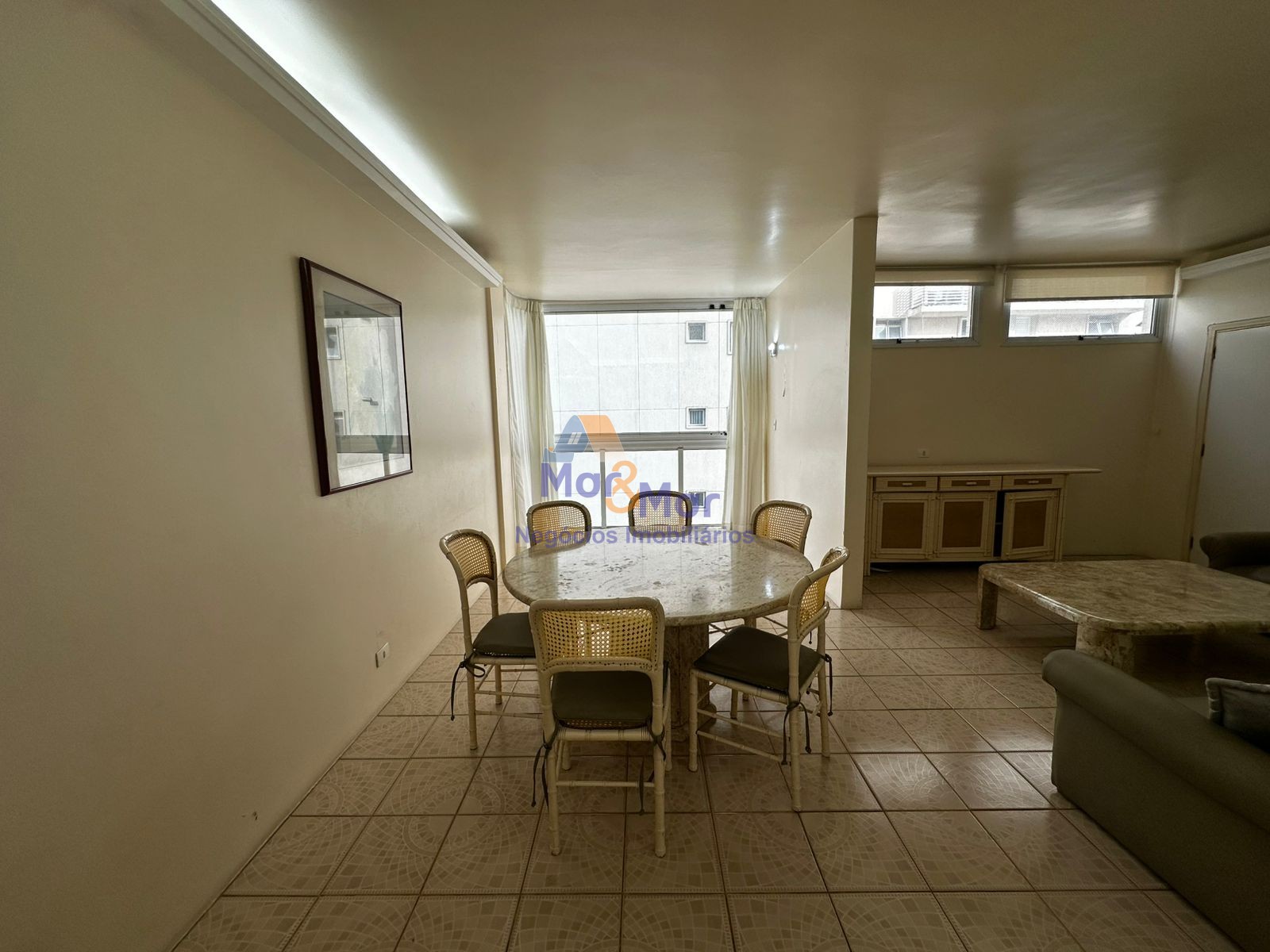 Apartamento na Praia das Pitangueiras, Guarujá - SP