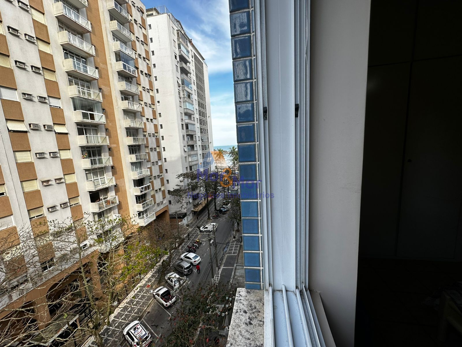 Apartamento na Praia das Pitangueiras, Guarujá - SP