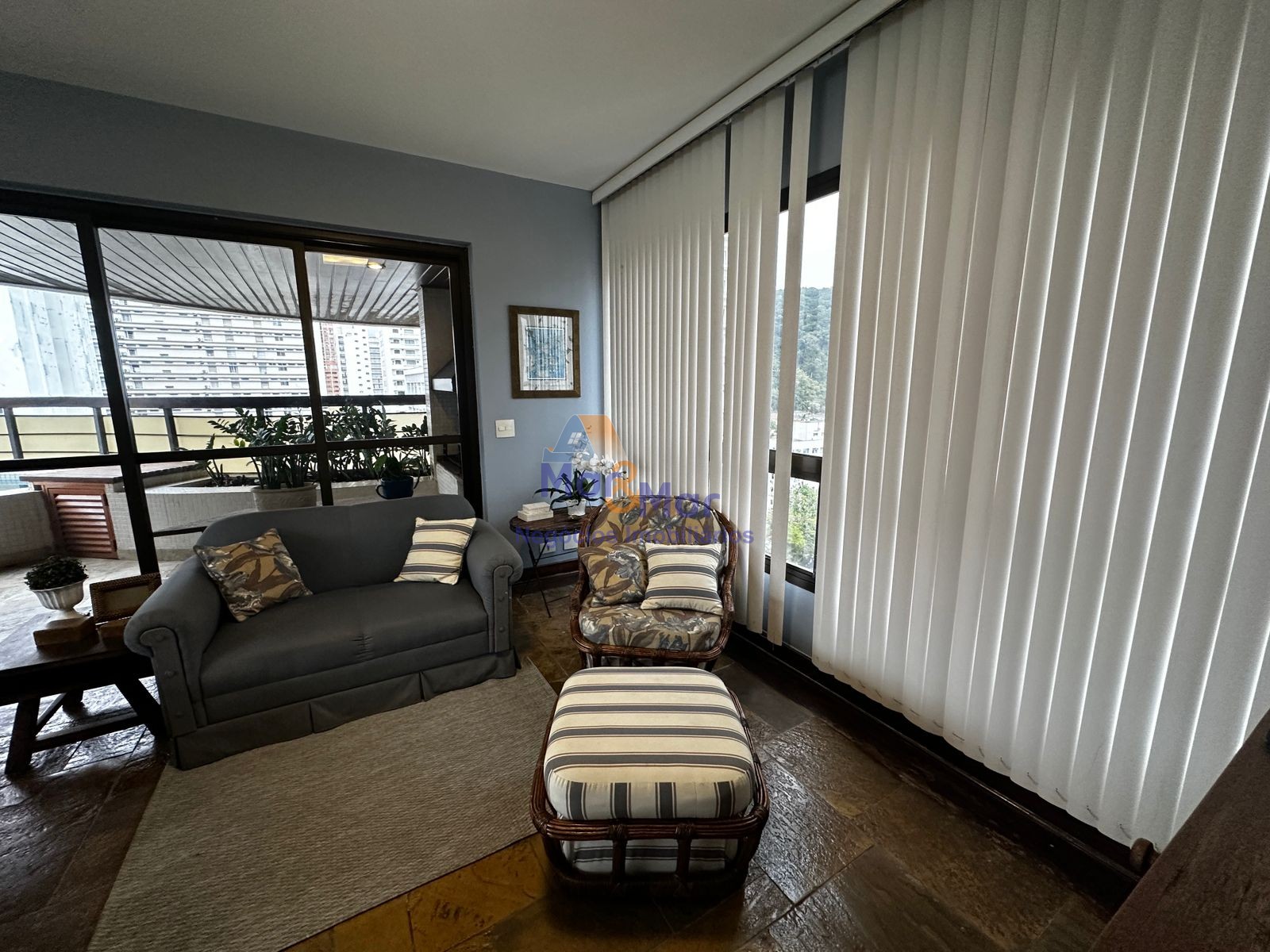 Apartamento na Praia das Pitangueiras, Guarujá - SP