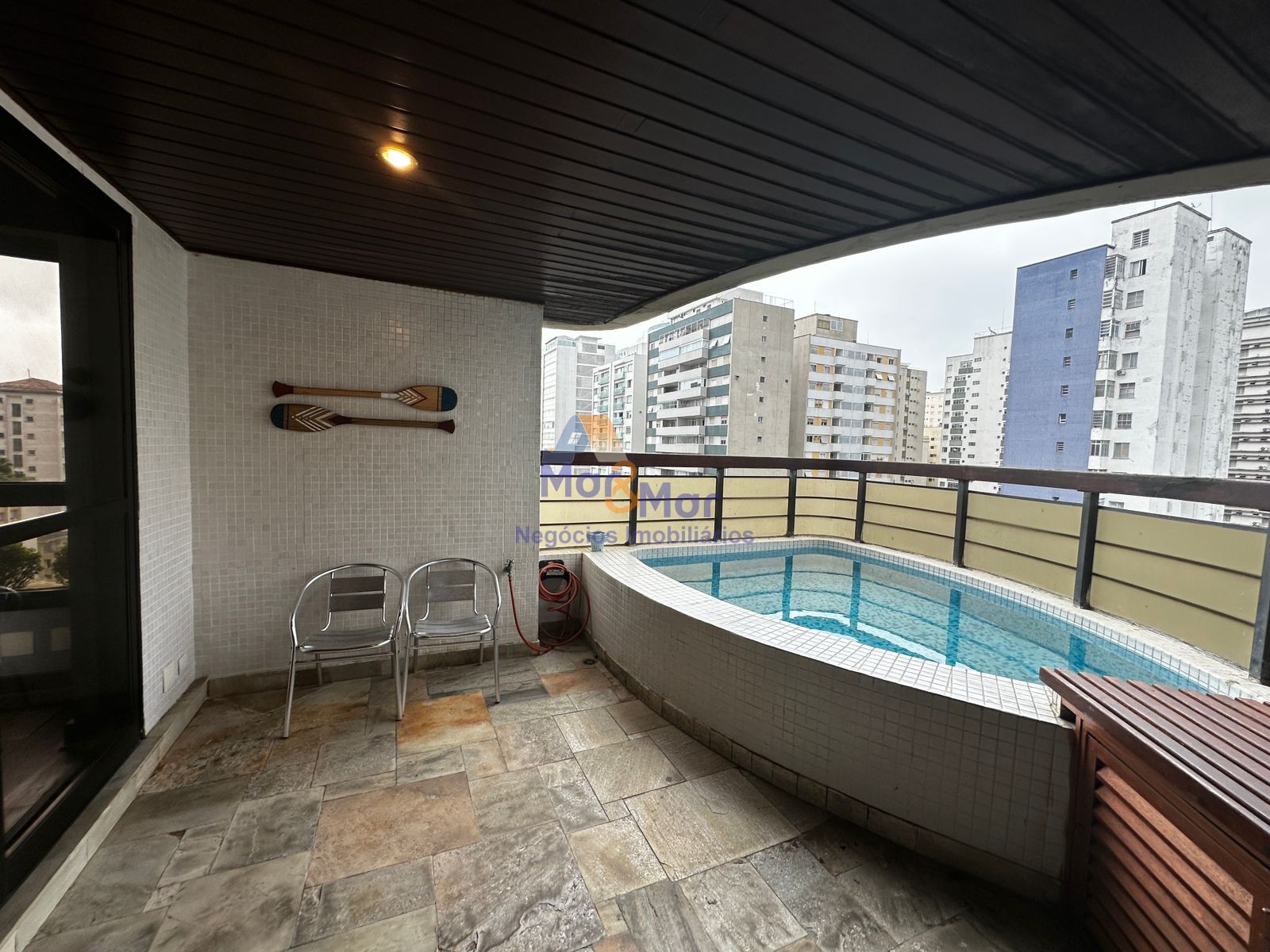 Apartamento na Praia das Pitangueiras, Guarujá - SP