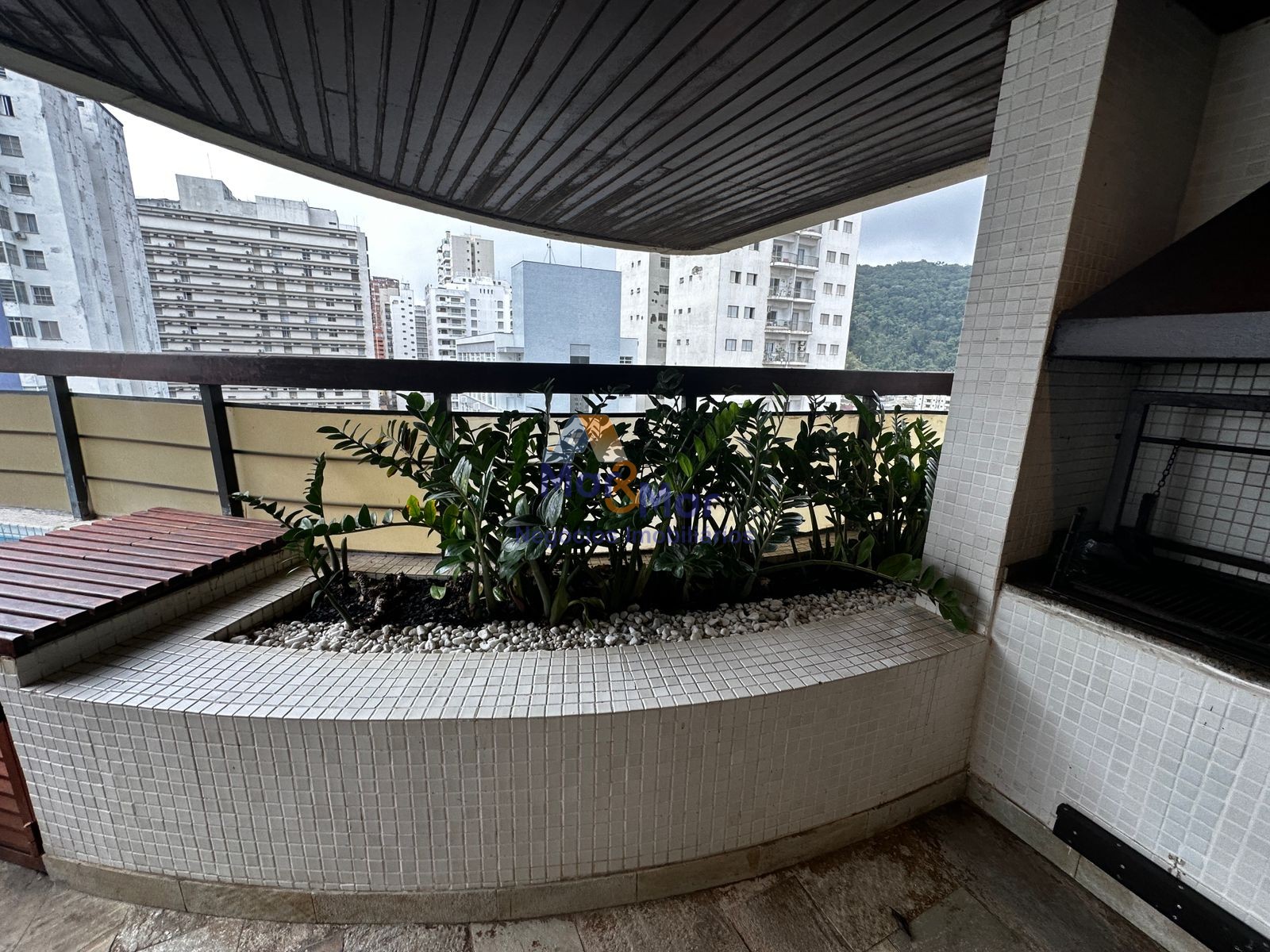 Apartamento na Praia das Pitangueiras, Guarujá - SP