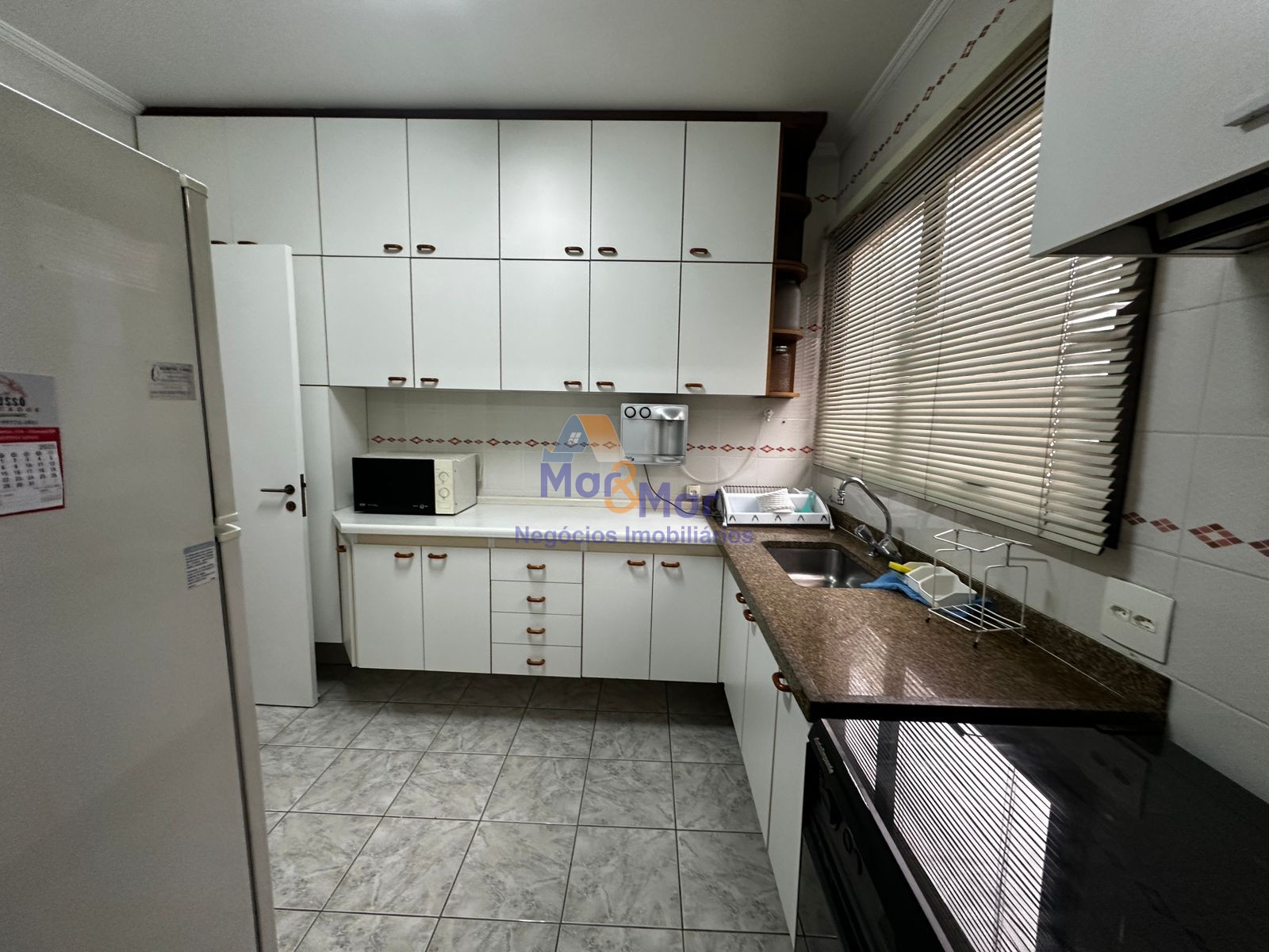 Apartamento na Praia das Pitangueiras, Guarujá - SP