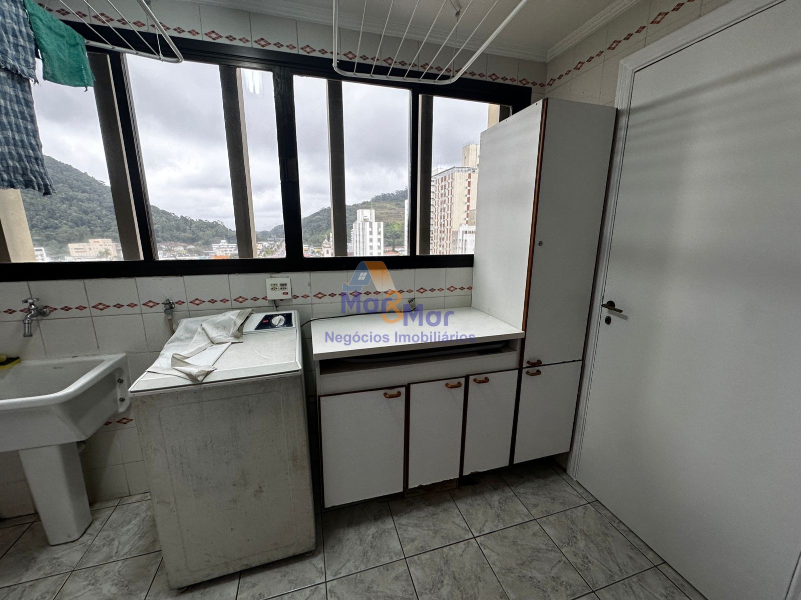 Apartamento na Praia das Pitangueiras, Guarujá - SP