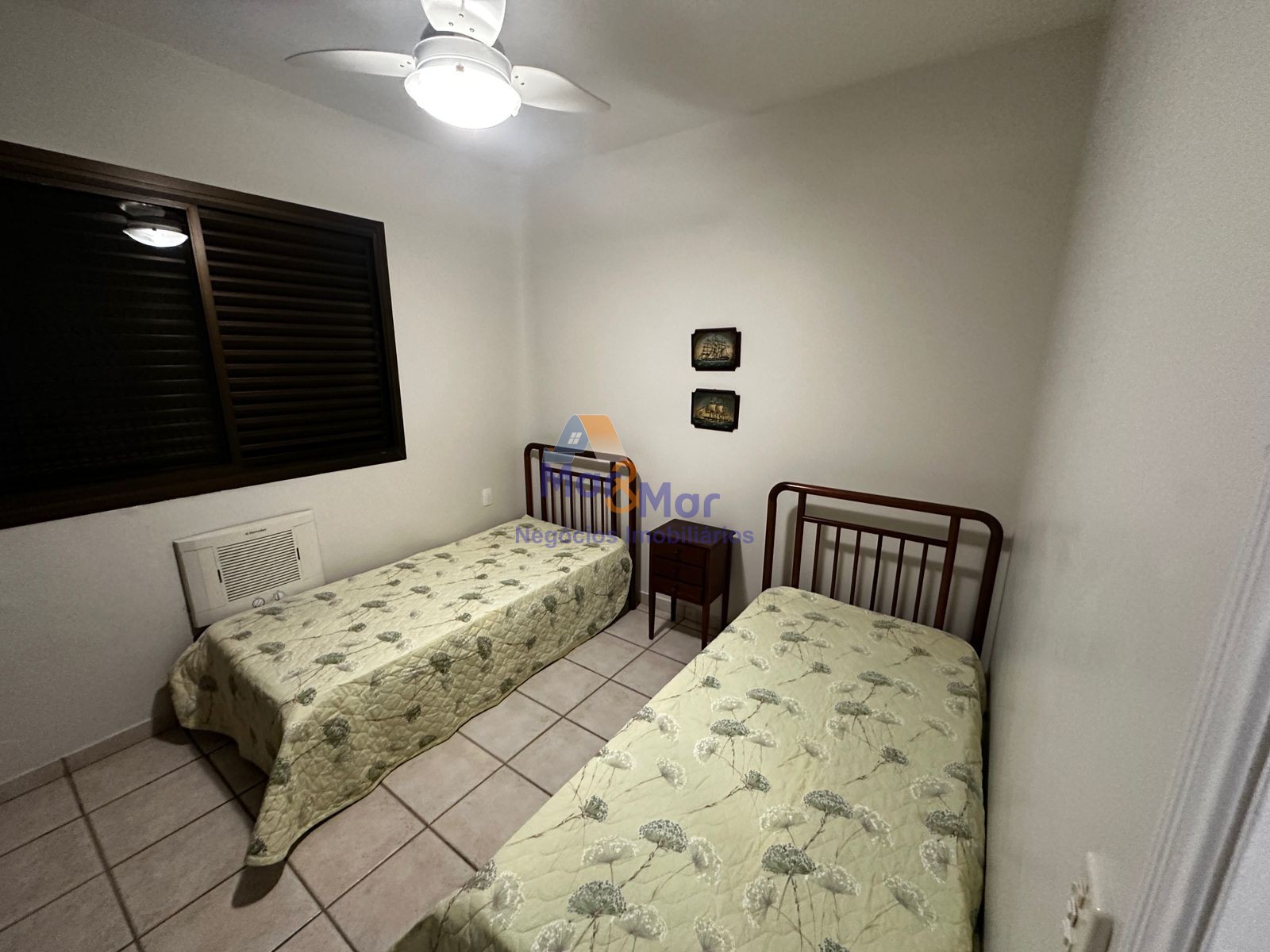 Apartamento na Praia das Pitangueiras, Guarujá - SP