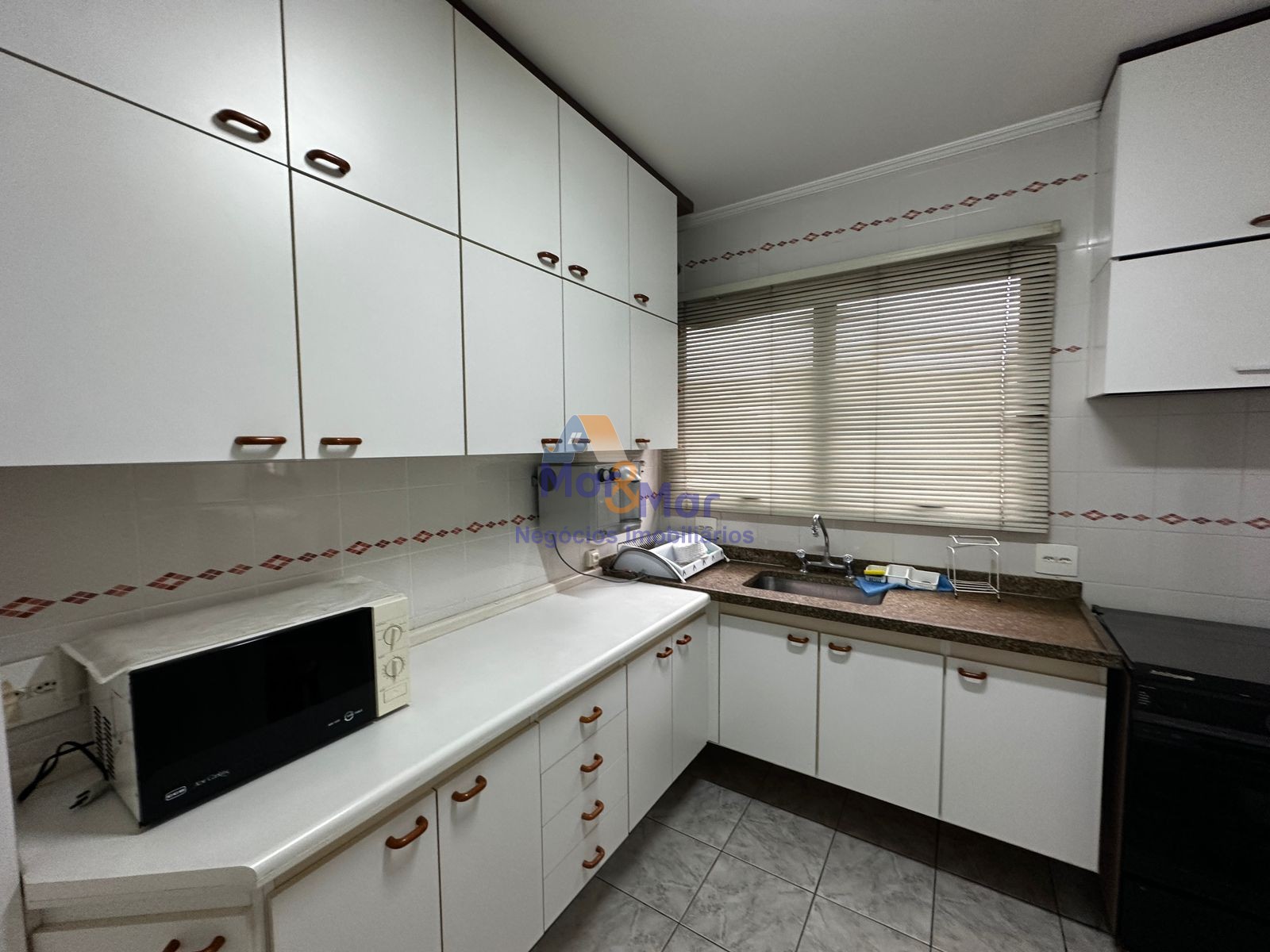 Apartamento na Praia das Pitangueiras, Guarujá - SP