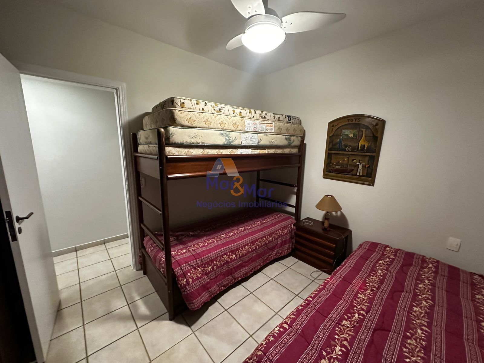 Apartamento na Praia das Pitangueiras, Guarujá - SP