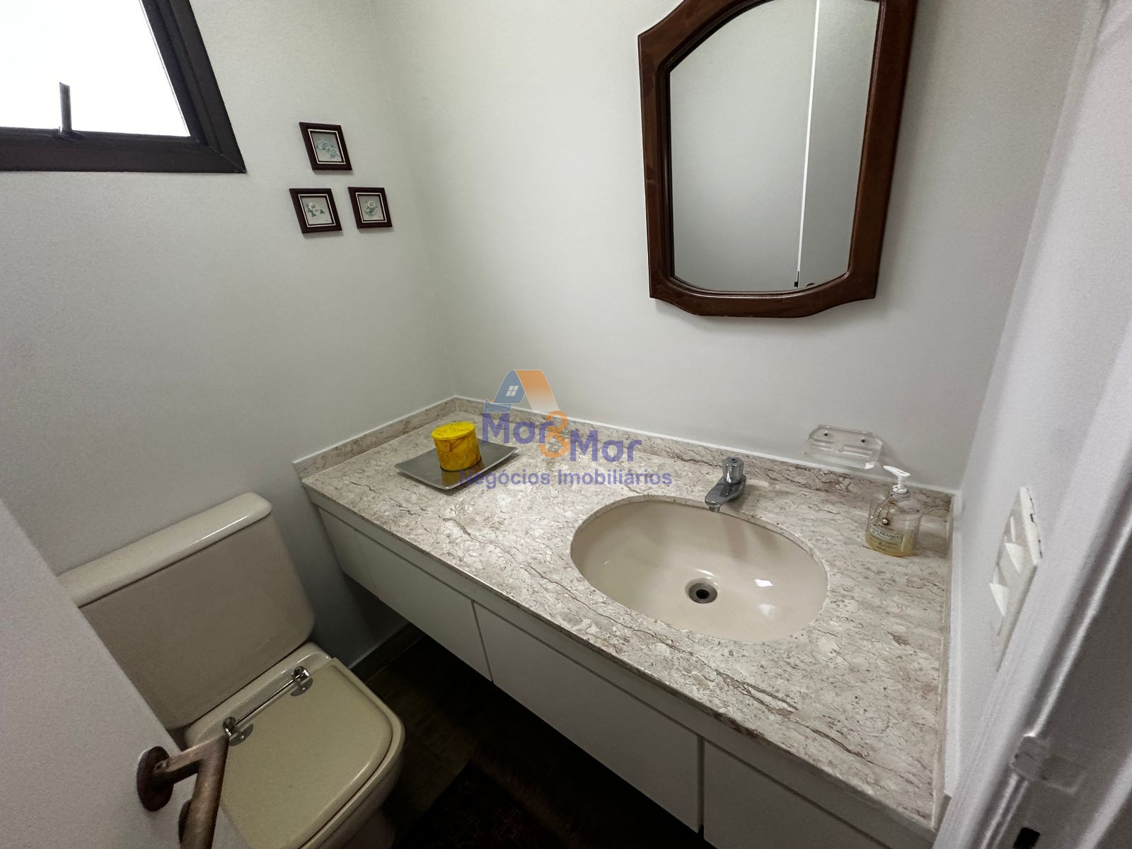 Apartamento na Praia das Pitangueiras, Guarujá - SP