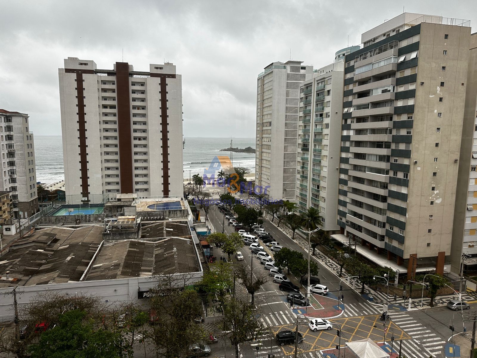 Apartamento na Praia das Pitangueiras, Guarujá - SP