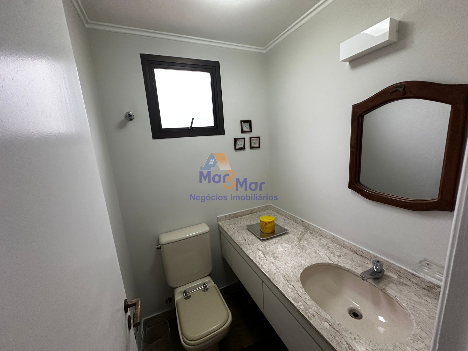 Apartamento na Praia das Pitangueiras, Guarujá - SP