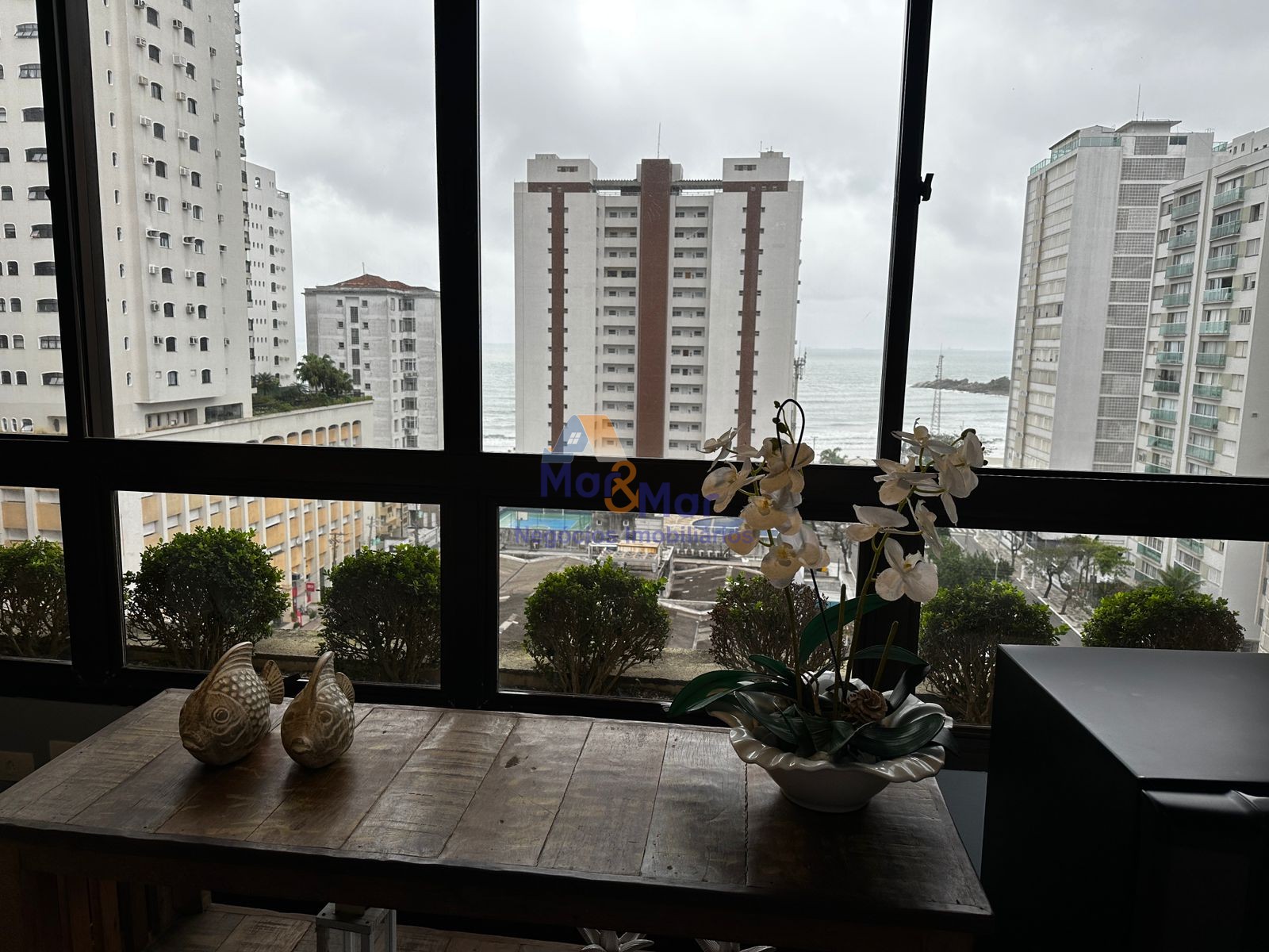 Apartamento na Praia das Pitangueiras, Guarujá - SP