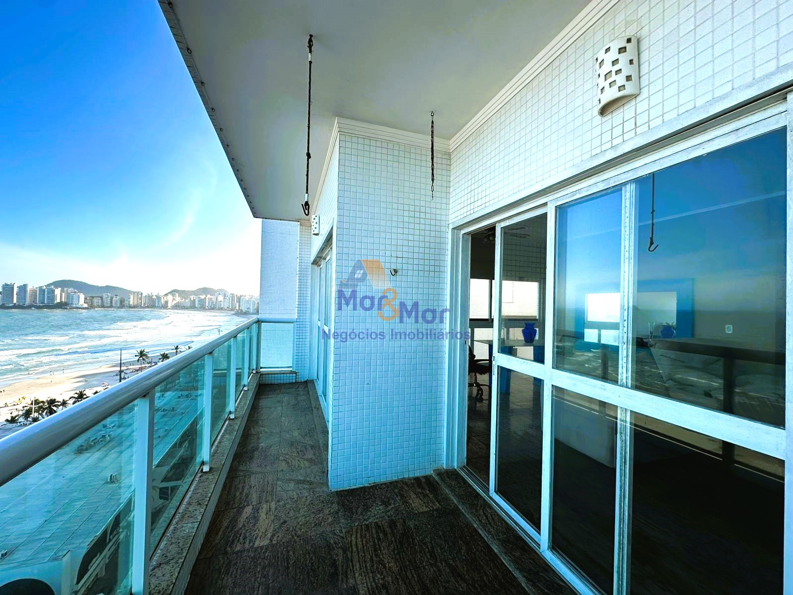 Apartamento Frente ao Mar nas Pitangueiras, Guarujá - SP