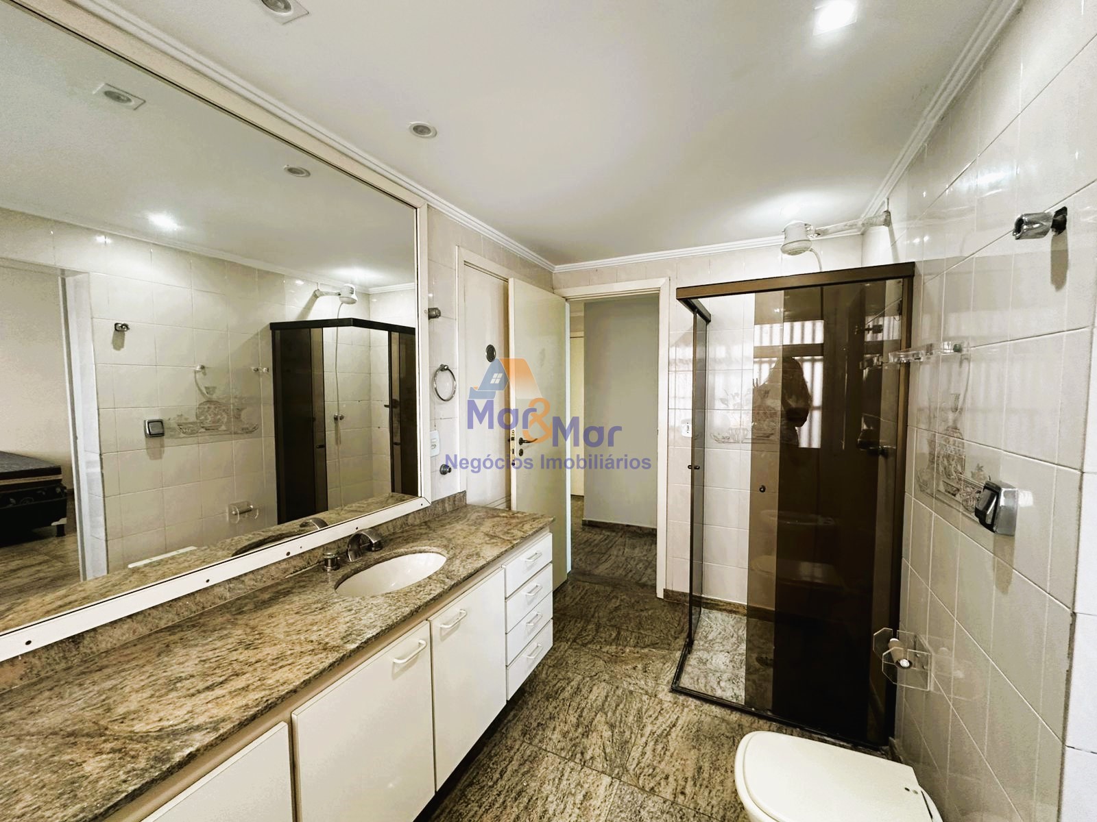 Apartamento Frente ao Mar nas Pitangueiras, Guarujá - SP