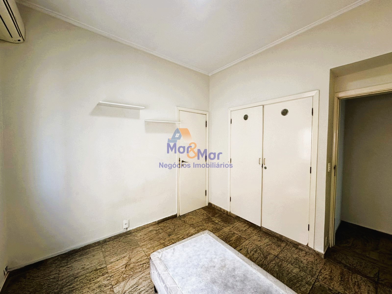 Apartamento Frente ao Mar nas Pitangueiras, Guarujá - SP