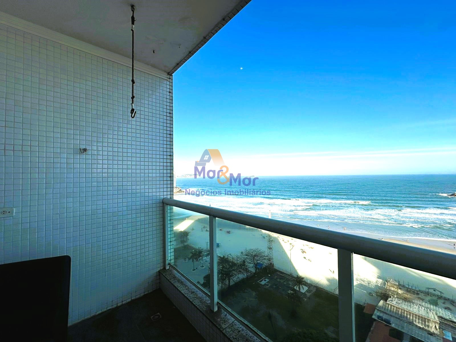 Apartamento Frente ao Mar nas Pitangueiras, Guarujá - SP