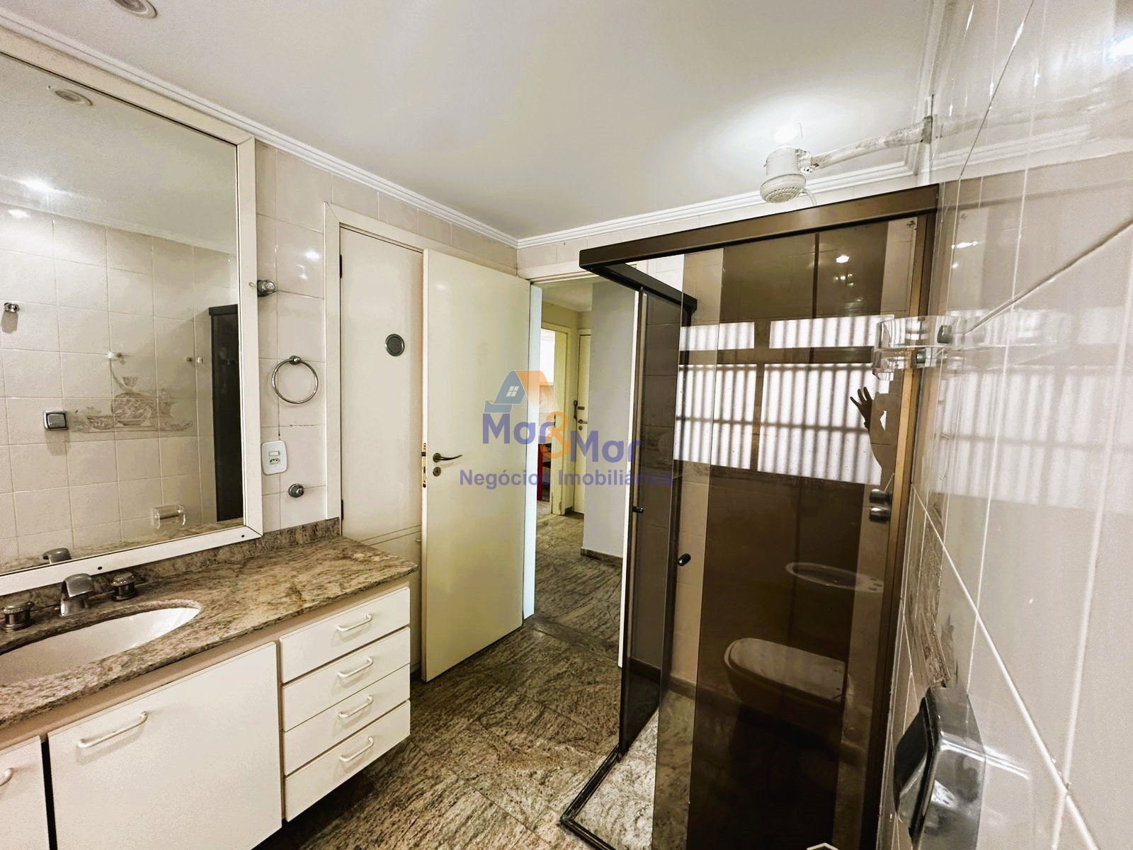 Apartamento Frente ao Mar nas Pitangueiras, Guarujá - SP