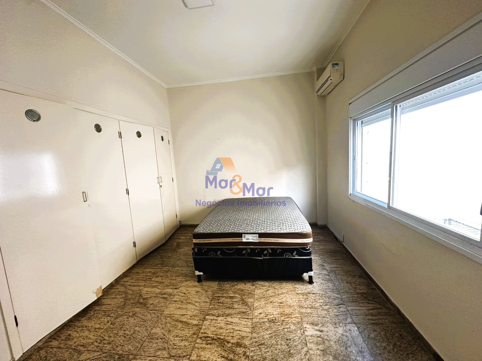 Apartamento Frente ao Mar nas Pitangueiras, Guarujá - SP