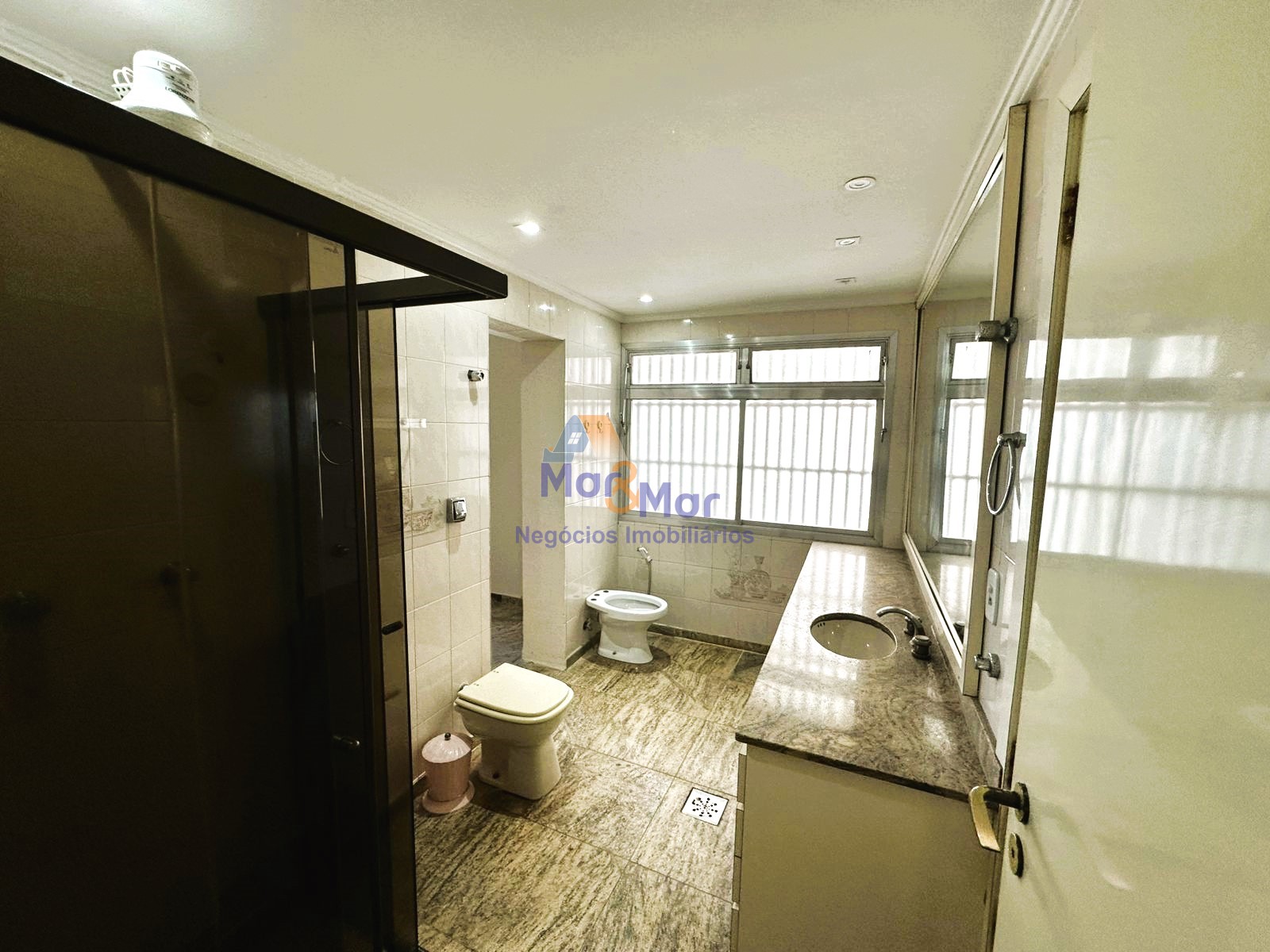 Apartamento Frente ao Mar nas Pitangueiras, Guarujá - SP