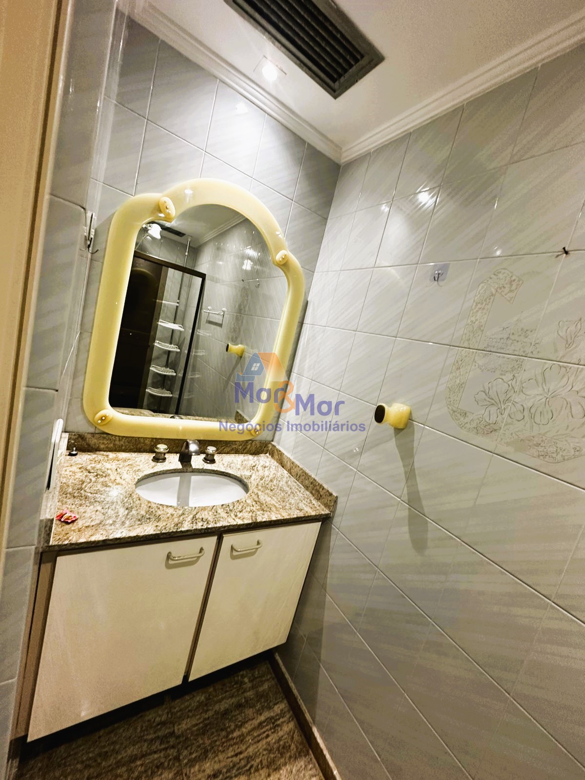 Apartamento Frente ao Mar nas Pitangueiras, Guarujá - SP