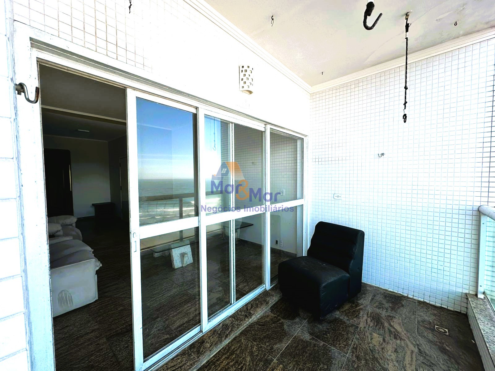 Apartamento Frente ao Mar nas Pitangueiras, Guarujá - SP