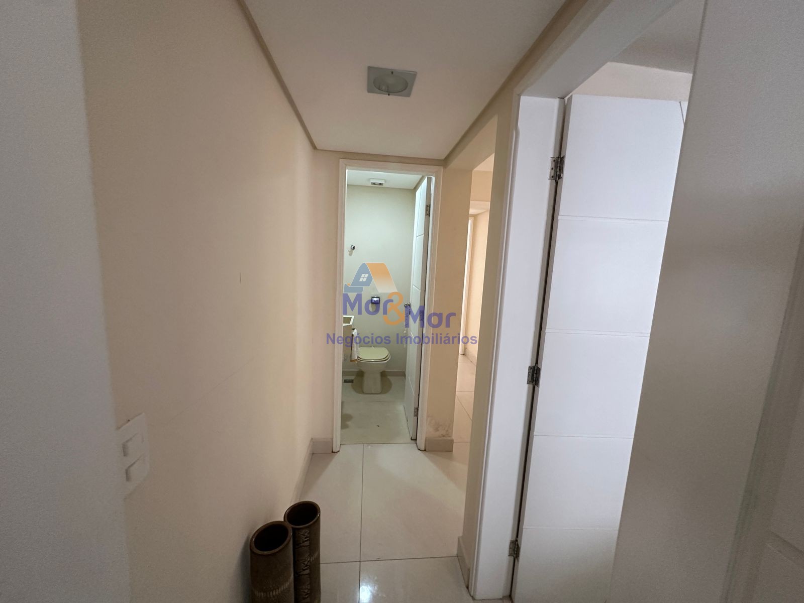 Apartamento na Praia das Pitangueiras, Guarujá - SP