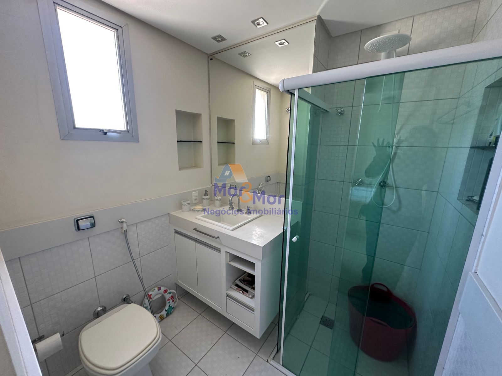 Apartamento na Praia das Pitangueiras, Guarujá - SP