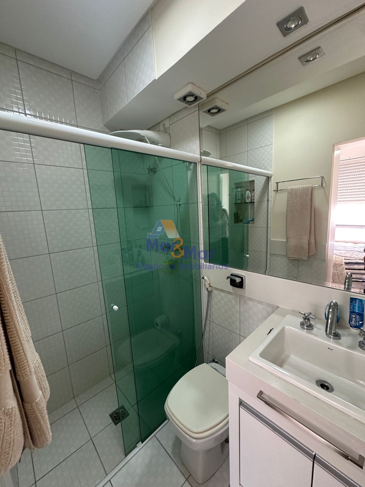 Apartamento na Praia das Pitangueiras, Guarujá - SP