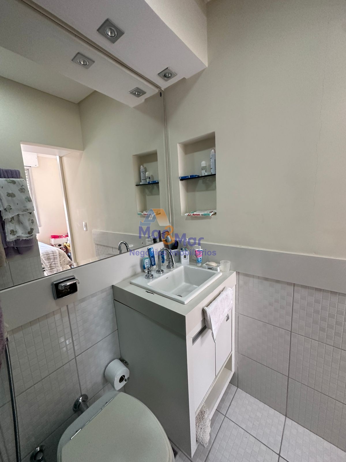 Apartamento na Praia das Pitangueiras, Guarujá - SP