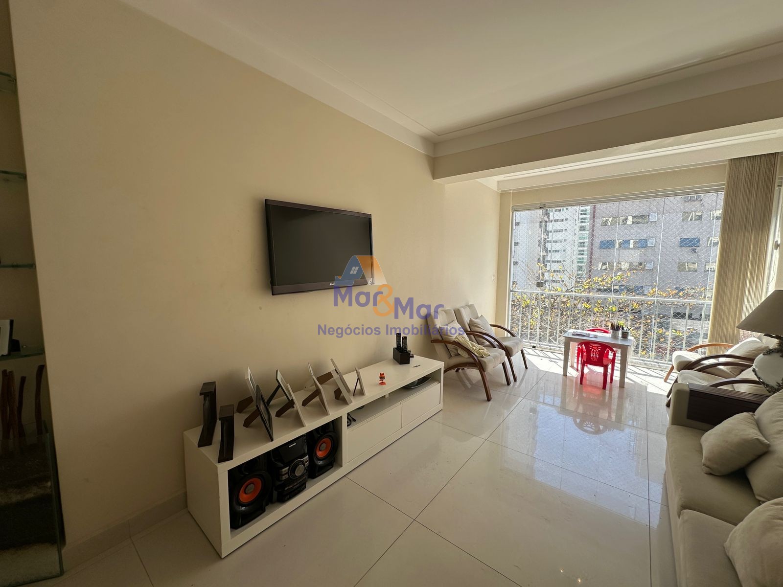 Apartamento na Praia das Pitangueiras, Guarujá - SP