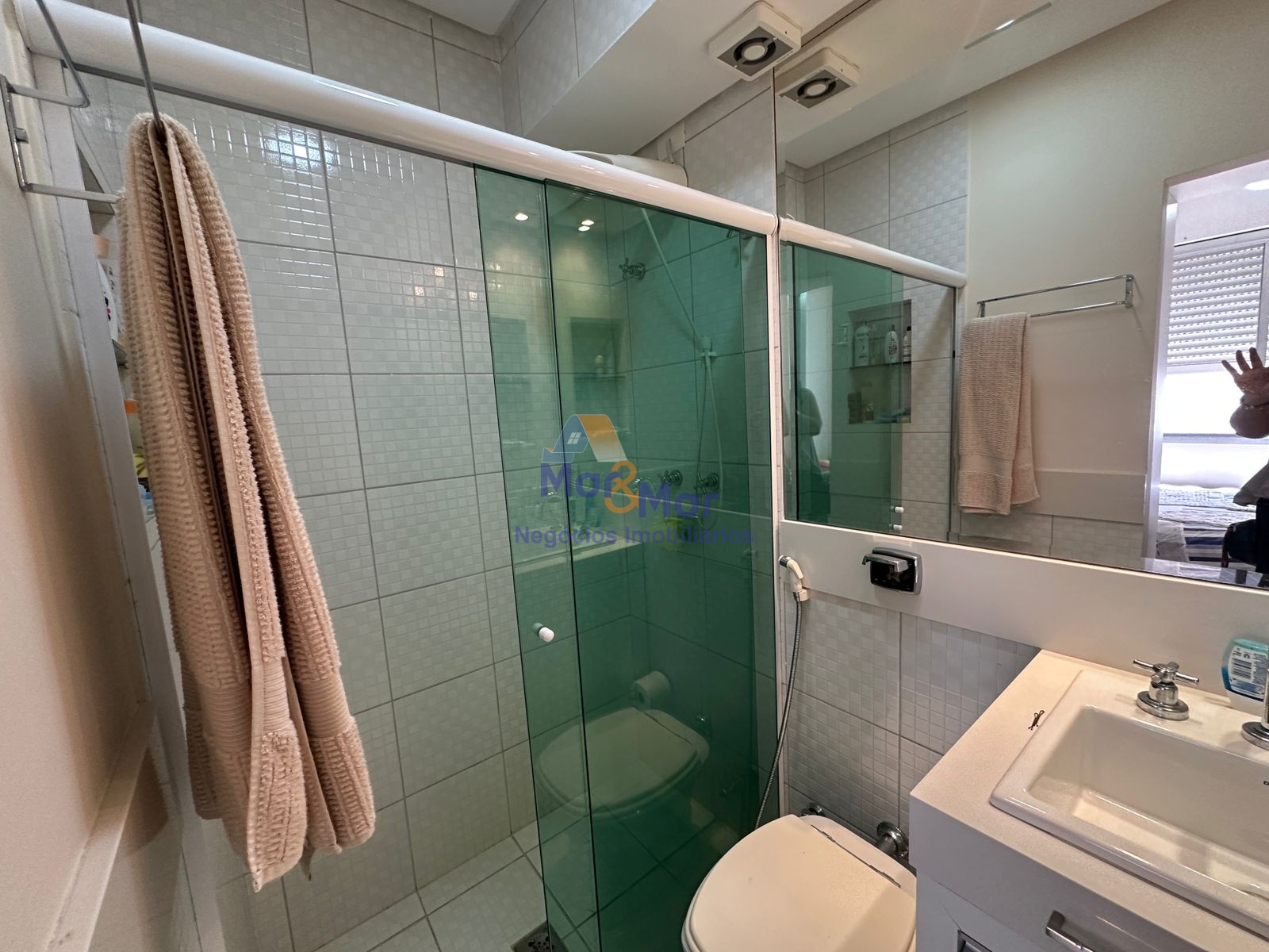 Apartamento na Praia das Pitangueiras, Guarujá - SP