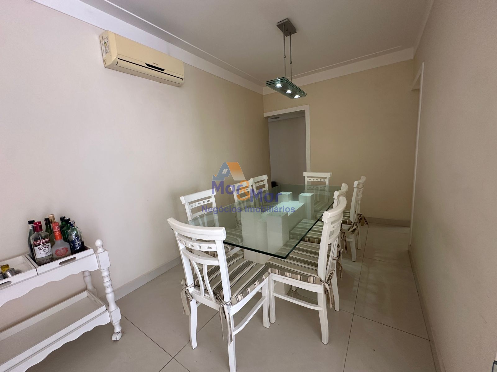 Apartamento na Praia das Pitangueiras, Guarujá - SP