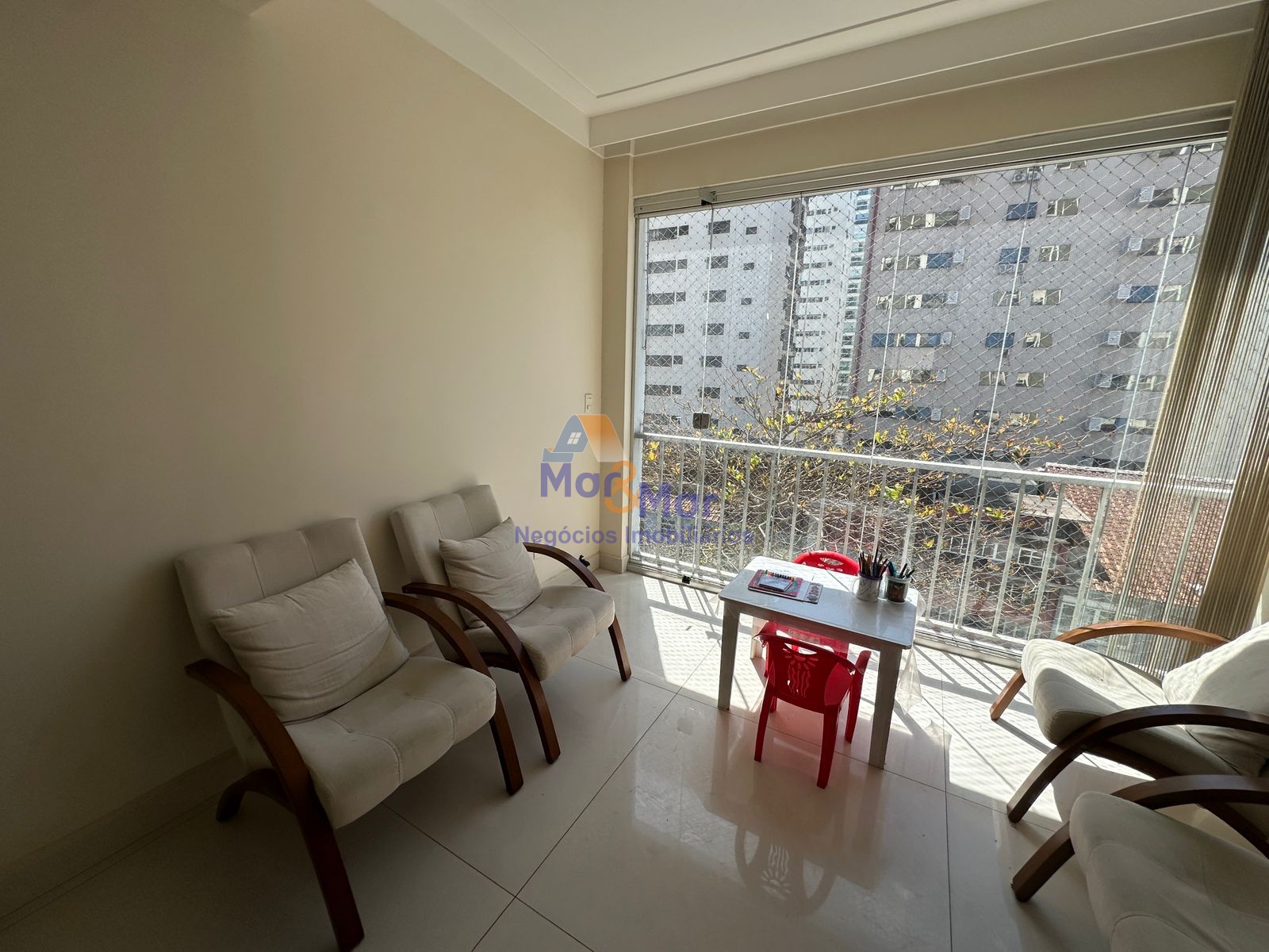 Apartamento na Praia das Pitangueiras, Guarujá - SP