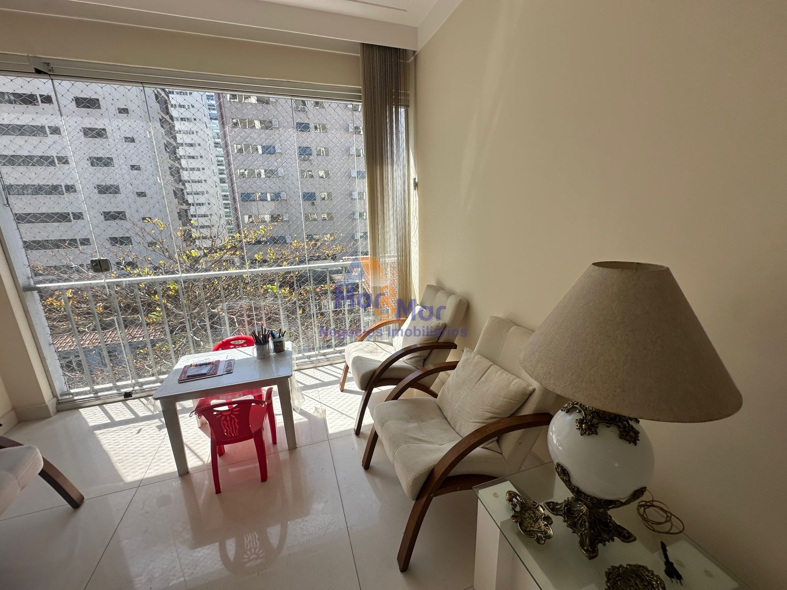 Apartamento na Praia das Pitangueiras, Guarujá - SP