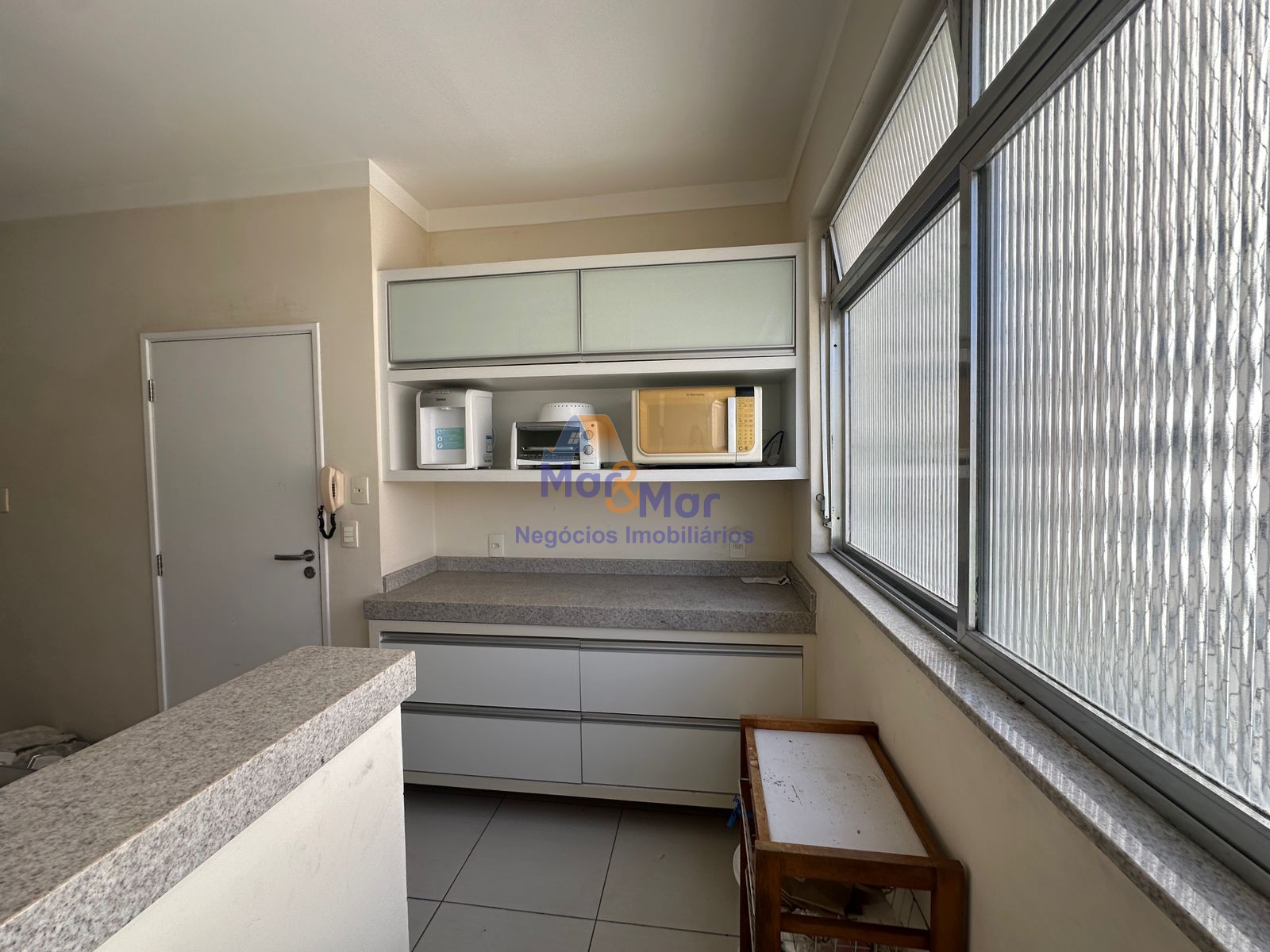 Apartamento na Praia das Pitangueiras, Guarujá - SP