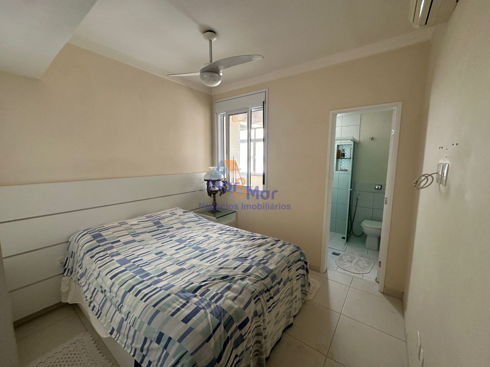 Apartamento na Praia das Pitangueiras, Guarujá - SP