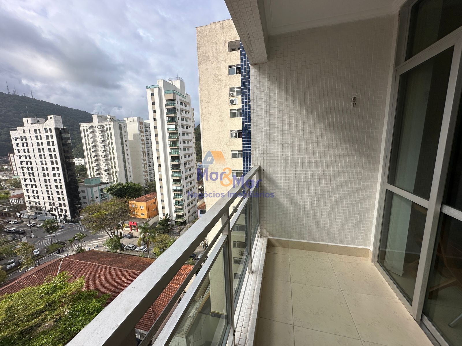 Apartamento na Praia das Pitangueiras, Guarujá - SP
