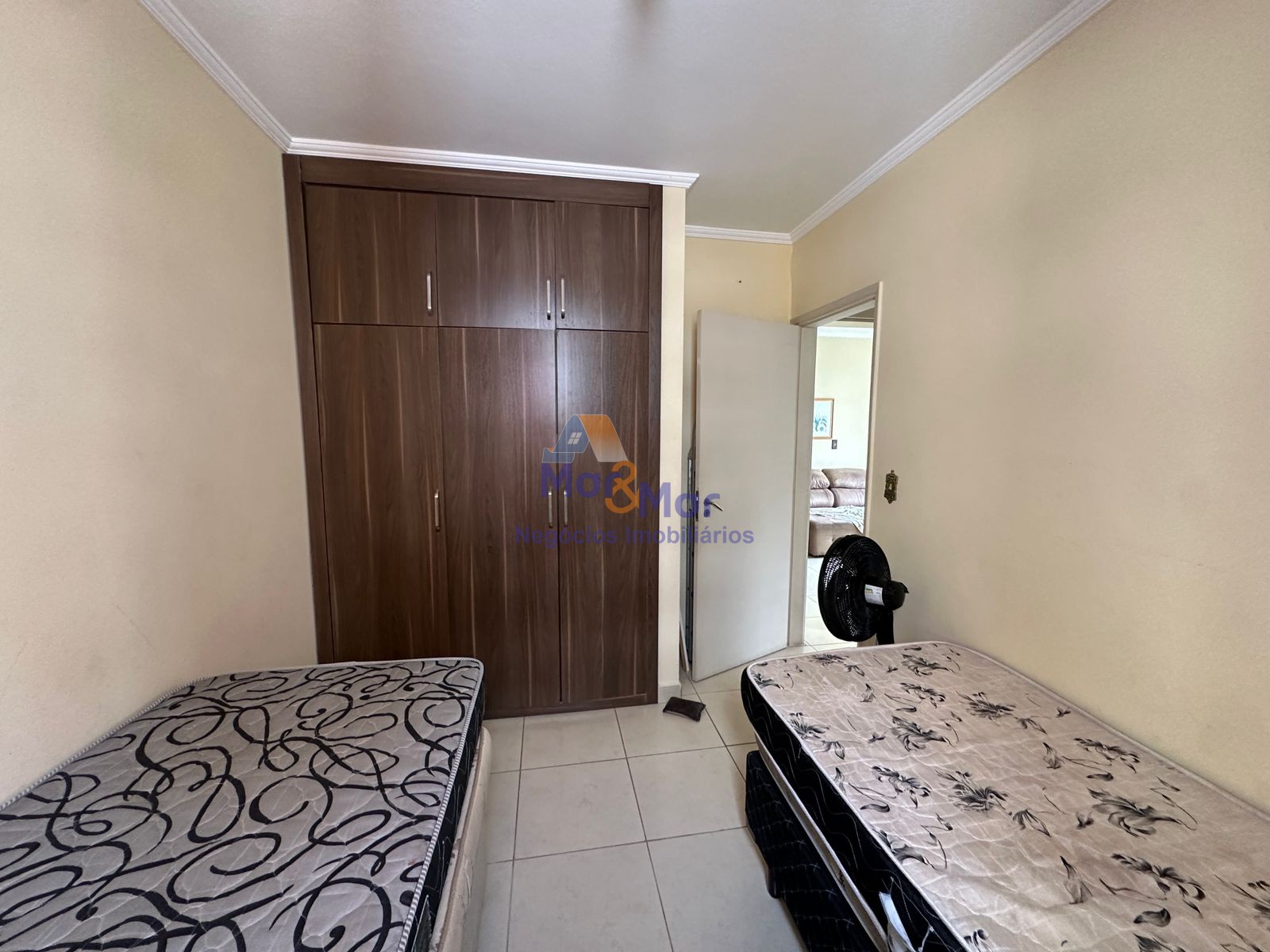 Apartamento na Praia das Pitangueiras, Guarujá - SP
