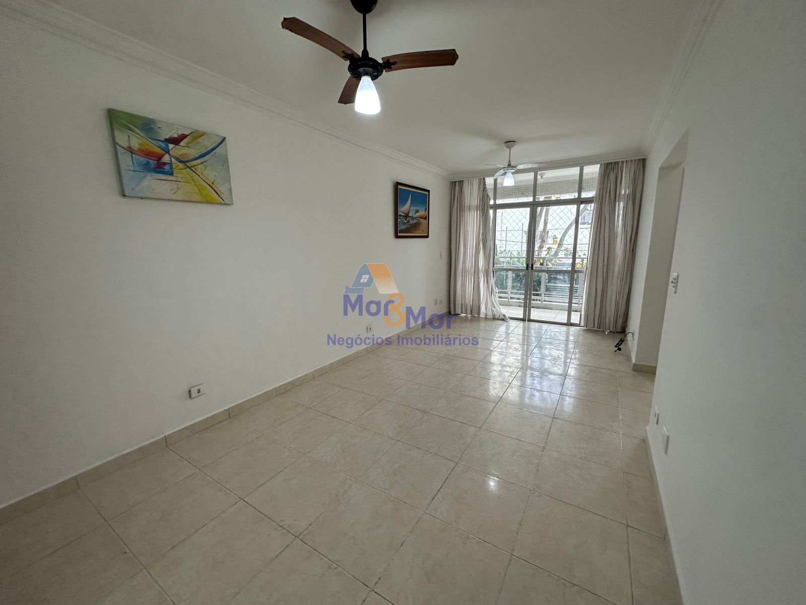 Apartamento na Praia das Pitangueiras, Guarujá - SP