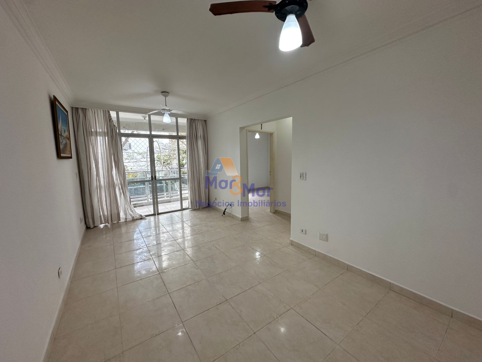 Apartamento na Praia das Pitangueiras, Guarujá - SP