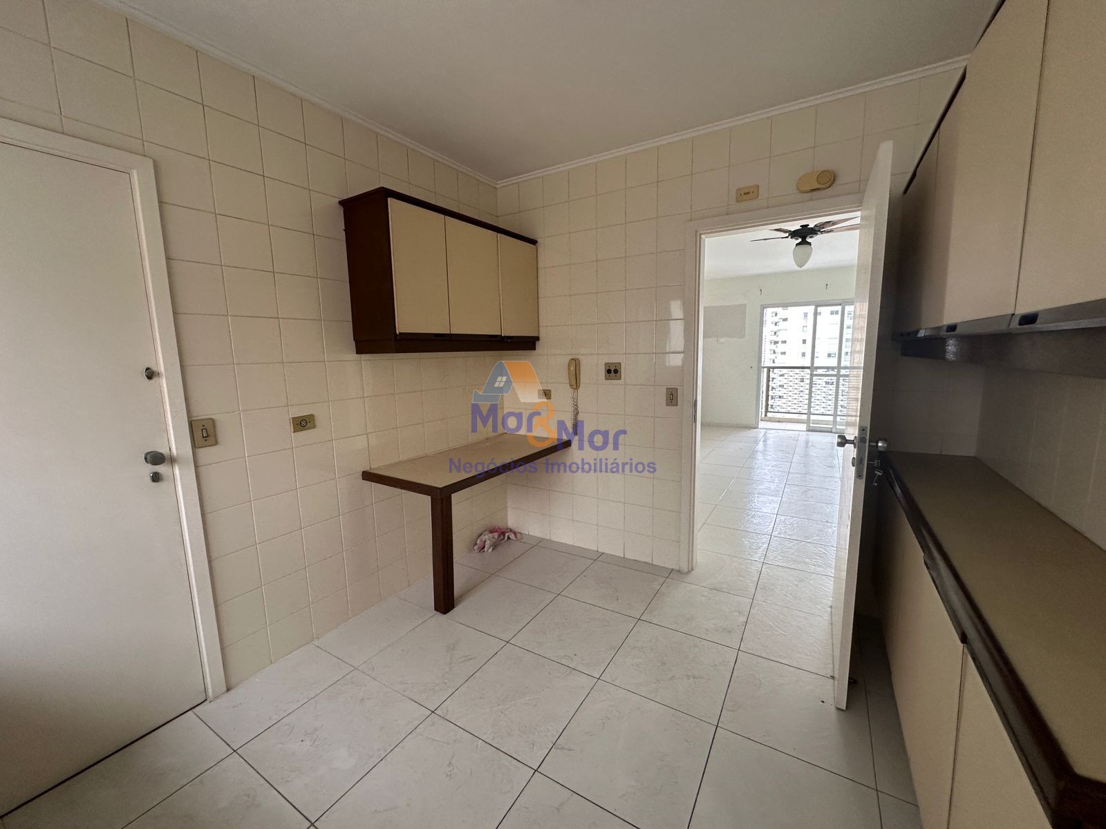 Apartamento na Praia das Pitangueiras, Guarujá - SP